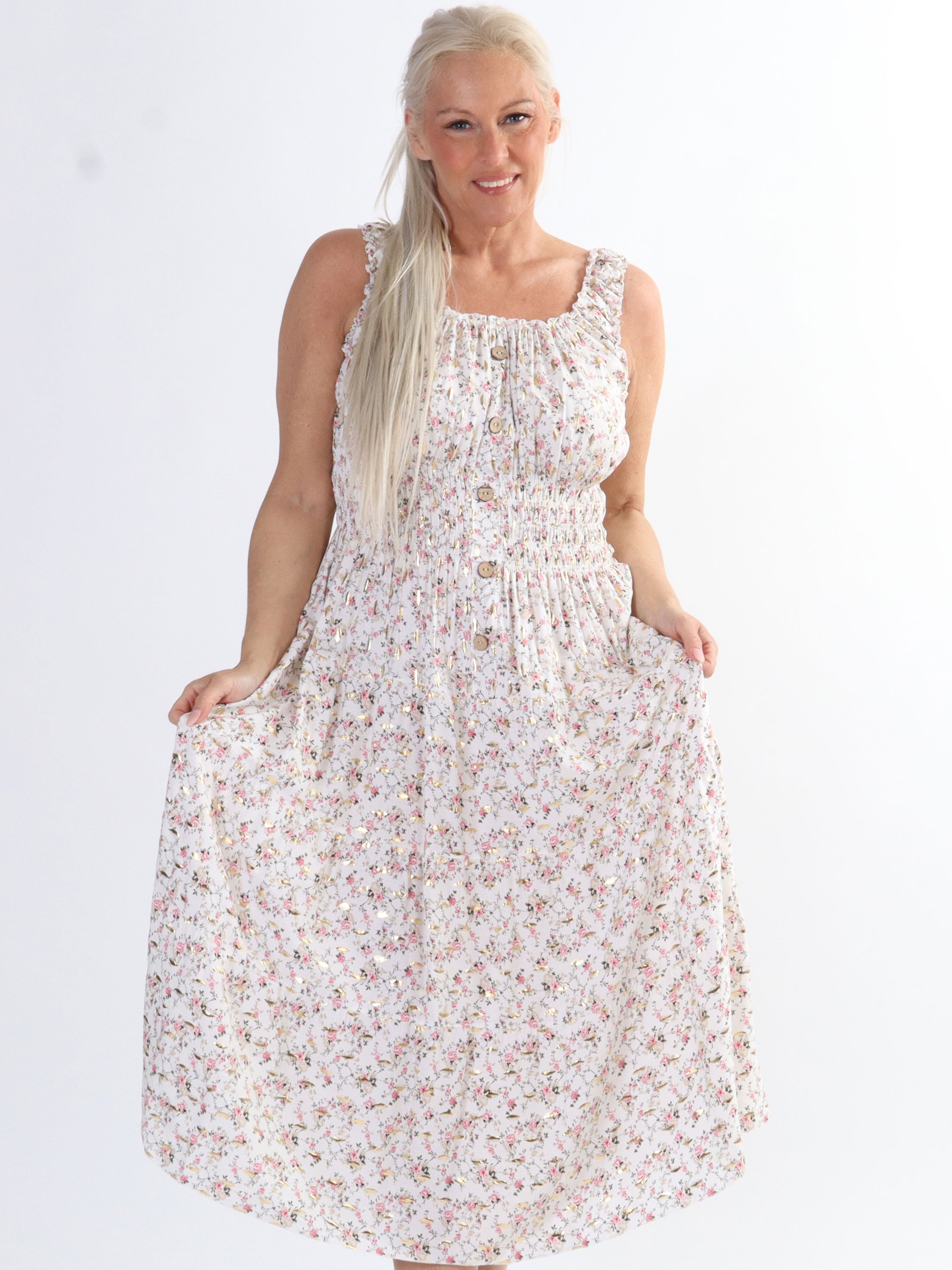 Alicia spring short - Söt plus size blommig klänning i viskos med smock - White